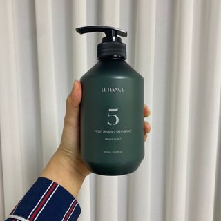 르핸스 퍼포밍 5 샴푸 비반트 포렛/베티버 포그 — 5점을 준 리뷰어가 2022년 12월 올린 사용 사진