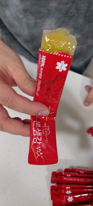 레드닥터 대추방울토마토 + 본생강 망고맛 스틱형 젤리 — 4점을 준 리뷰어가 2022년 12월 올린 사용 사진