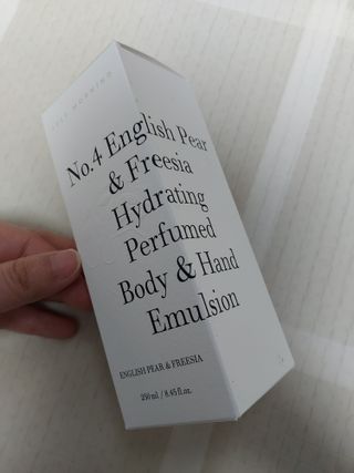 줄라이 모닝 _ JULY MORNING 줄라이모닝 하이드레이팅 퍼퓸드 바디앤핸드 에멀젼 — 5점을 준 리뷰어가 2022년 3월 올린 사용 사진