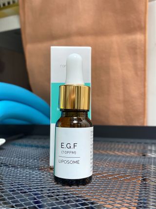 랑팡 EGF+FGF+IGF10ppm 리포좀 앰플 원액 10ml — 5점을 준 리뷰어가 2021년 10월 올린 사용 사진
