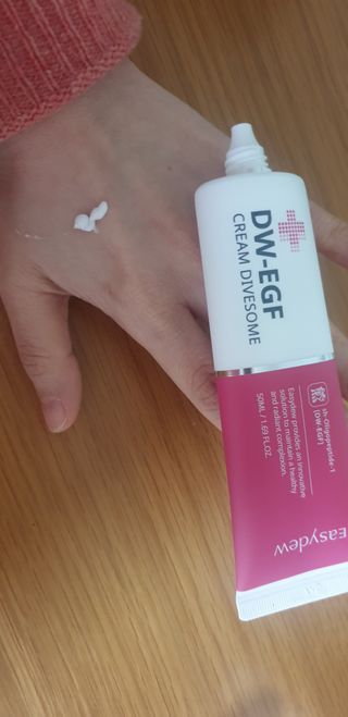 이지듀 DW-EGF 크림 다이브좀_콜라겐이 쏙쏙, 탄력피부로 다이빙 — 5점을 준 리뷰어가 2021년 2월 올린 사용 사진