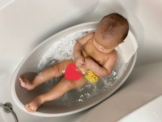 mom e 맘이 내추럴 베이비 케어 샴푸앤바스+로션 — 5점을 준 리뷰어가 2021년 1월 올린 사용 사진