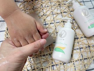 mom e 맘이 내추럴 베이비 케어 샴푸앤바스+로션 — 5점을 준 리뷰어가 2021년 1월 올린 사용 사진