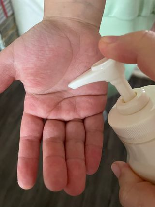 카프리나 산양밀크 모이스춰라이징 바디로션 350ml(오리지널향) — 4점을 준 리뷰어가 2023년 4월 올린 사용 사진