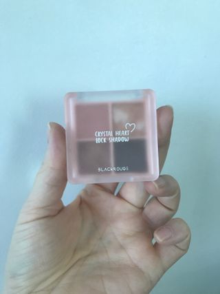[블랙루즈] 크리스탈 하트 락 섀도우 4종 중 택1 — 5점을 준 리뷰어가 2021년 2월 올린 사용 사진