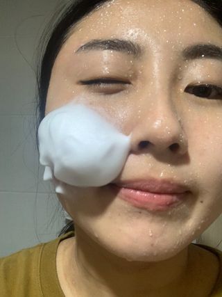 [바이로담] 저자극 약산성버블 폼 폼클렌징 150ml — 5점을 준 리뷰어가 2021년 3월 올린 사용 사진