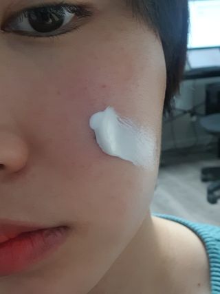 아르비엔 순한성분 비건 무기자차 톤업선크림 — 5점을 준 리뷰어가 2021년 1월 올린 사용 사진