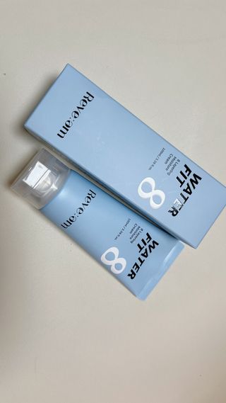 나우 [리브엠]피부 속부터 겹겹이, 촘촘하게! 워터핏8중 수분착붙 크림 — 5점을 준 리뷰어가 2025년 5월 올린 사용 사진