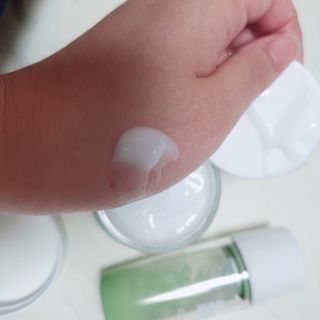 김정문알로에 큐어 큐어 알로에 리프레쉬 젤리 세럼, 큐어 알로에 하이드로 젤리 크림 — 5점을 준 리뷰어가 2021년 4월 올린 사용 사진