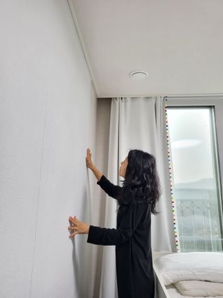 쿠셔니 붙이는 실크단열벽지 50cm x 20m 4olor 중 택1 — 4.5점을 준 리뷰어가 2022년 1월 올린 사용 사진