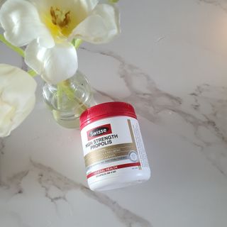 Swisse 스위스 고함량 프로폴리스 2,000mg 210정 — 4점을 준 리뷰어가 2021년 5월 올린 사용 사진