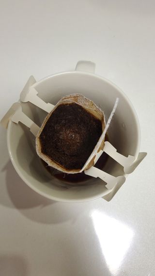 도이퉁 드립백 커피 60g 다크로스트 미디움로스트 — 4점을 준 리뷰어가 2021년 3월 올린 사용 사진
