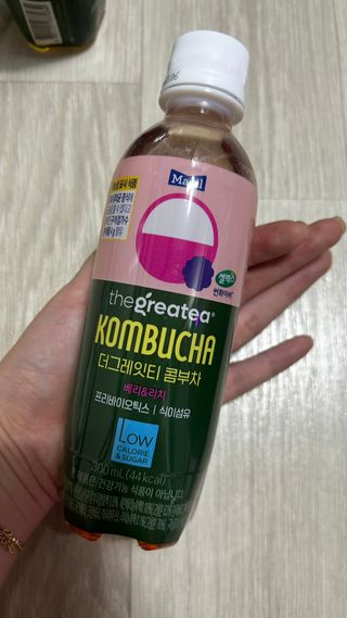 더그레잇티 콤부차 [매일유업] 더그레잇티 44kcal 콤부차 300ml *12개입 (오리지널 6개+베리리치 6개) — 5점을 준 리뷰어가 2023년 8월 올린 사용 사진