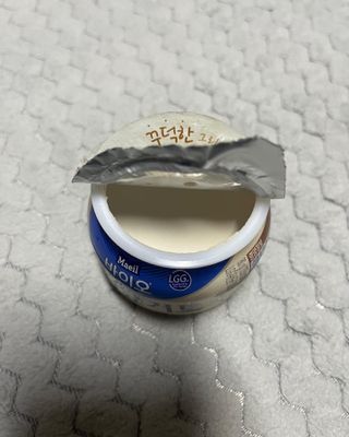 매일바이오 그릭요거트 오리지널 플레인 4개, 로스터리 커피믹스 4개 — 3.5점을 준 리뷰어가 2021년 12월 올린 사용 사진