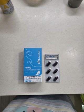 [몸엔용] 에버업 멀티비타민&미네랄, 눈건강 루테인 혈행건강 오메가3, 면역 프로바이오틱스 3종 택1 — 5점을 준 리뷰어가 2022년 4월 올린 사용 사진