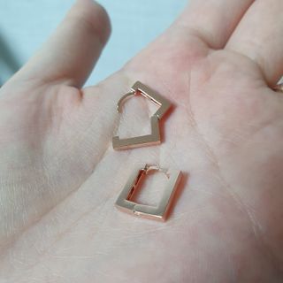 [골드앤디어] 14K 사각 네모 원터치 귀걸이_3color — 5점을 준 리뷰어가 2021년 6월 올린 사용 사진