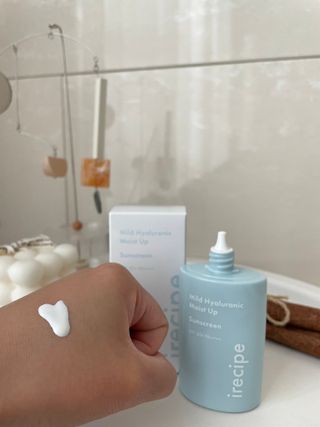 아이레시피 마일드 히알루로닉 모이스트 업 선스크린 SPF50+ PA++++ — 5점을 준 리뷰어가 2023년 6월 올린 사용 사진