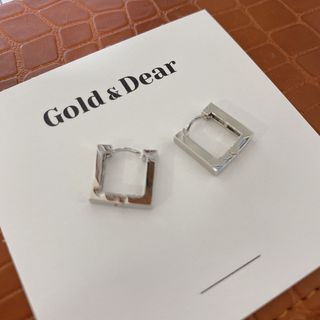 [골드앤디어] 14K 사각 네모 원터치 귀걸이_3color — 5점을 준 리뷰어가 2021년 6월 올린 사용 사진