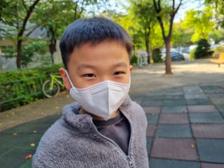 [숨그림]  덴탈마스크 짱구 우리아이 그리고 내가 쓰는 믿을수있는 케릭터 마스크  16종 — 5점을 준 리뷰어가 2021년 10월 올린 사용 사진