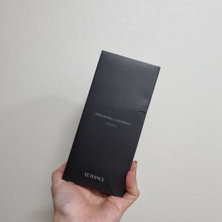 르핸스 퍼포밍 5 샴푸 비반트 포렛/베티버 포그 — 5점을 준 리뷰어가 2023년 3월 올린 사용 사진