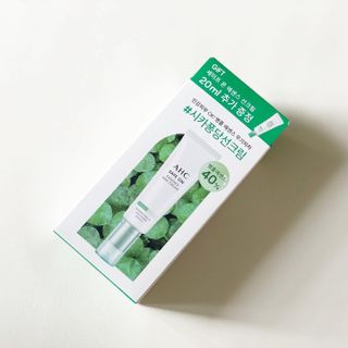 [AHC] 세이프온 에센스 선크림 올리브영 스페셜 증정 기획세트 — 5점을 준 리뷰어가 2022년 6월 올린 사용 사진