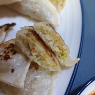 (주)성경순만두 곤약만두.콘치즈만두,삼각당면만두,당면 야끼만두,대구전통 납작만두,떡뽁이 매콤소스,달콤소스 — 5점을 준 리뷰어가 2023년 4월 올린 사용 사진