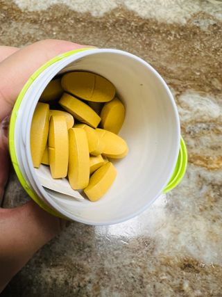 Swisse 스위스 고함량 밀크씨슬 35,000mg 60정 — 5점을 준 리뷰어가 2021년 11월 올린 사용 사진