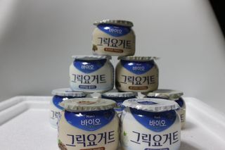 매일바이오 그릭요거트 오리지널 플레인 4개, 로스터리 커피믹스 4개 — 5점을 준 리뷰어가 2021년 12월 올린 사용 사진