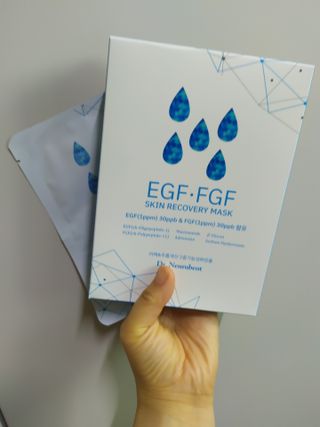 Dr.느루벗 느루벗 EGF FGF 스킨 리커버리 마스크 10장 — 4.5점을 준 리뷰어가 2021년 4월 올린 사용 사진