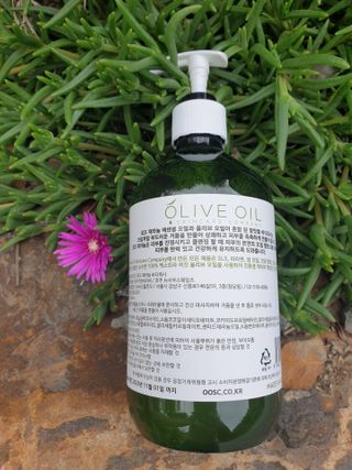 올리브 오일 스킨케어 컴퍼니 [OOSC] 향기로운 보습 로즈 제라늄 바디워시 500ml — 5점을 준 리뷰어가 2021년 5월 올린 사용 사진