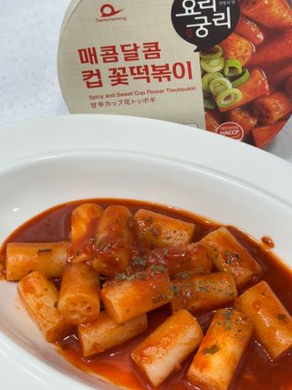나우  [요리궁리] B타입 ( 매콤, 치즈, 매콤까르보 ) 꽃떡볶이 6개입 세트 — 5점을 준 리뷰어가 2025년 3월 올린 사용 사진