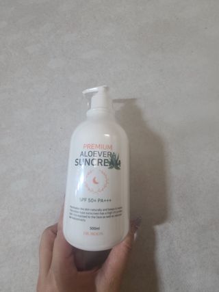 [닥터문] 프리미엄 알로에베라 선크림 500ml — 5점을 준 리뷰어가 2022년 6월 올린 사용 사진