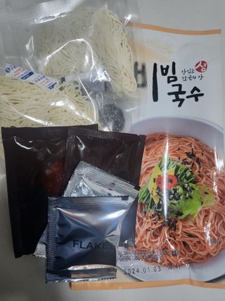 [한면원] 비빔국수 2인분 — 5점을 준 리뷰어가 2023년 3월 올린 사용 사진