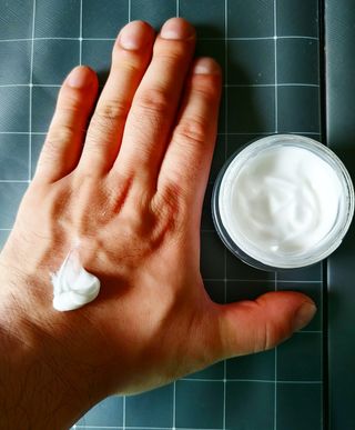 산수시 아쿠아 베네핏 24h 수부지 물광 속건조 수분크림 50ml — 5점을 준 리뷰어가 2021년 6월 올린 사용 사진