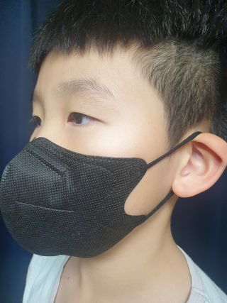 [심폐소생소] 오늘의마스크 KF94 소형 초등학생 어린이 마스크 — 5점을 준 리뷰어가 2021년 12월 올린 사용 사진