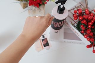 난나 살몬 스파이더 검버섯 미백 톤업 화이트닝 연어 앰플 크림 300ml 대용량 — 5점을 준 리뷰어가 2022년 11월 올린 사용 사진