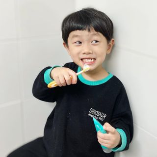 치과에서 쓰는 치약 _ 라벨제로 저불소 꼬마, 키즈, 유아, 베이비, 주니어 안전한 어린이치약 — 5점을 준 리뷰어가 2022년 11월 올린 사용 사진