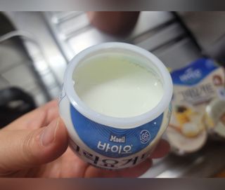 매일바이오 그릭요거트 오리지널 플레인 4개, 로스터리 커피믹스 4개 — 5점을 준 리뷰어가 2021년 12월 올린 사용 사진