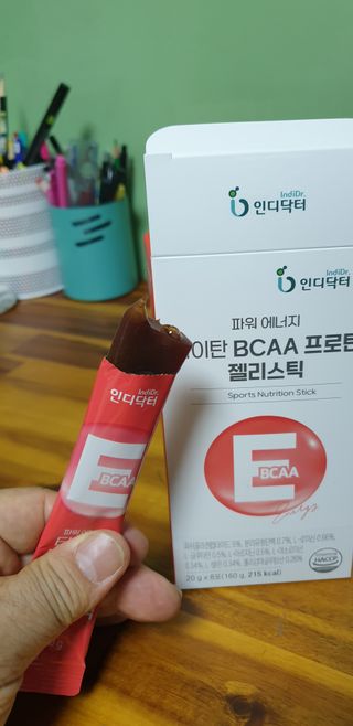 [인디닥터] 타이탄 BCAA 프로틴 젤리스틱 — 5점을 준 리뷰어가 2022년 4월 올린 사용 사진