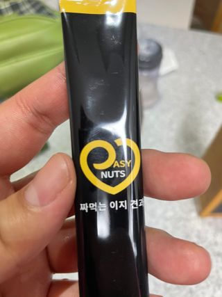 짜먹는 이지견과 짜먹는 이지아몬드, 짜먹는 이지허니피넛, 짜먹는 이지캐슈넛 각 10g X  10포 — 5점을 준 리뷰어가 2021년 2월 올린 사용 사진