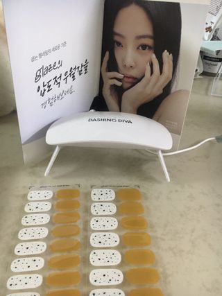 데싱디바 글레이즈 젤네일 시리얼 네일_4종 중 택 1 — 5점을 준 리뷰어가 2021년 9월 올린 사용 사진