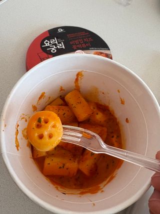 나우  [요리궁리] B타입 ( 매콤, 치즈, 매콤까르보 ) 꽃떡볶이 6개입 세트 — 4점을 준 리뷰어가 2025년 3월 올린 사용 사진