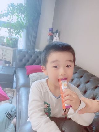 베거스코리아 [콜리케어] 키즈 홍삼콜리 딸기맛 14포 — 5점을 준 리뷰어가 2021년 5월 올린 사용 사진