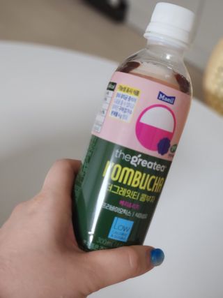 더그레잇티 콤부차 [매일유업] 더그레잇티 44kcal 콤부차 300ml *12개입 (오리지널 6개+베리리치 6개) — 5점을 준 리뷰어가 2023년 7월 올린 사용 사진