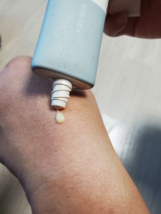 [후르디아] 끈적임 없는 착한성분 비건  핸드크림 3종 — 5점을 준 리뷰어가 2022년 11월 올린 사용 사진
