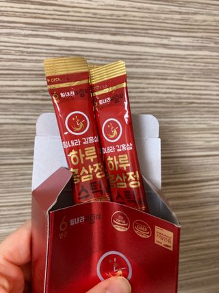 힘내라김홍삼 하루홍삼정스틱 10g x 10포 — 5점을 준 리뷰어가 2021년 3월 올린 사용 사진