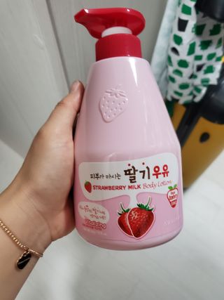 [과일나라] 피부가 마시는 딸기우유 바디클렌저&바디로션 — 5점을 준 리뷰어가 2022년 10월 올린 사용 사진