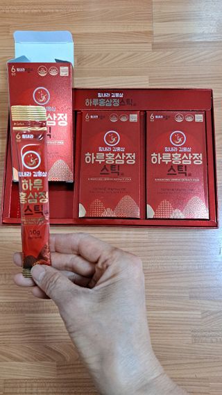 힘내라김홍삼 하루홍삼정스틱 10g x 30포 — 5점을 준 리뷰어가 2021년 4월 올린 사용 사진