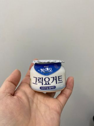 매일바이오 그릭요거트 오리지널 플레인 4개, 로스터리 커피믹스 4개 — 5점을 준 리뷰어가 2021년 12월 올린 사용 사진