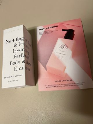 줄라이 모닝 _ JULY MORNING 줄라이모닝 하이드레이팅 퍼퓸드 바디앤핸드 에멀젼 — 5점을 준 리뷰어가 2021년 9월 올린 사용 사진